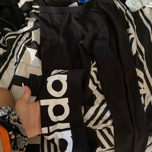 Adidas leggings 🤍🖤